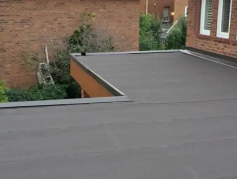 Roof and eavestrough on a serviced home